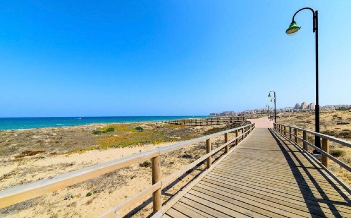 Apartment With Pool & Balcony Less Than 10Min Walk To La Mata Beach! Torrevieja Exteriör bild