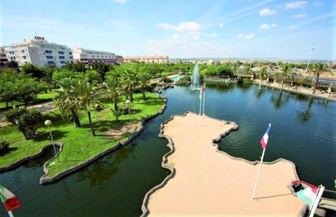 Apartment With Pool & Balcony Less Than 10Min Walk To La Mata Beach! Torrevieja Exteriör bild
