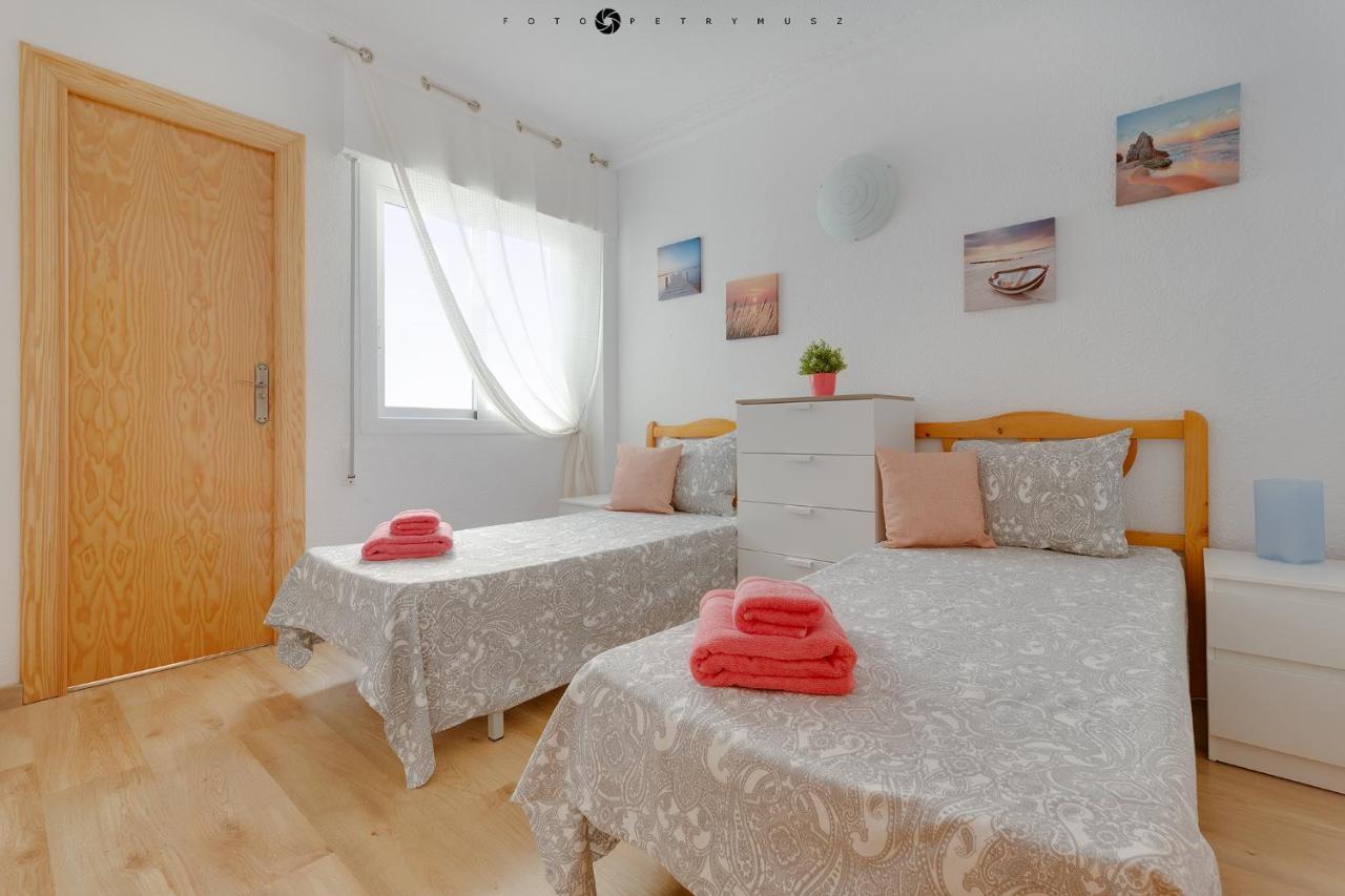 Apartment With Pool & Balcony Less Than 10Min Walk To La Mata Beach! Torrevieja Exteriör bild